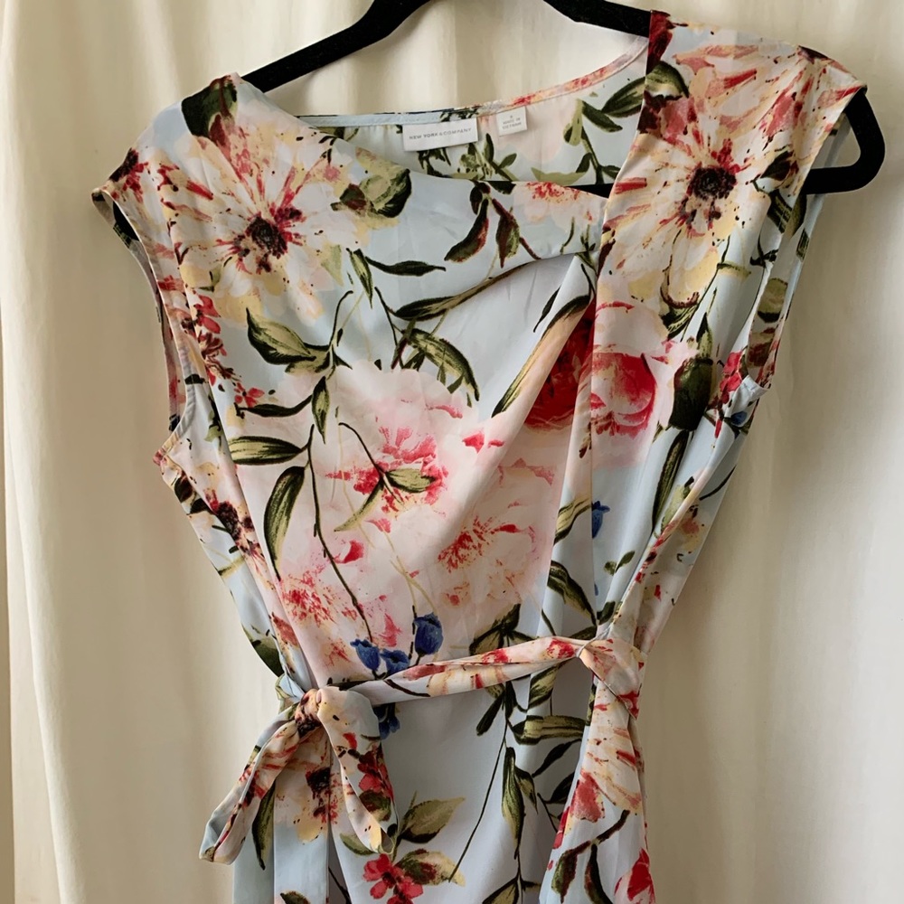 Feminine floral print, work blouse, size small